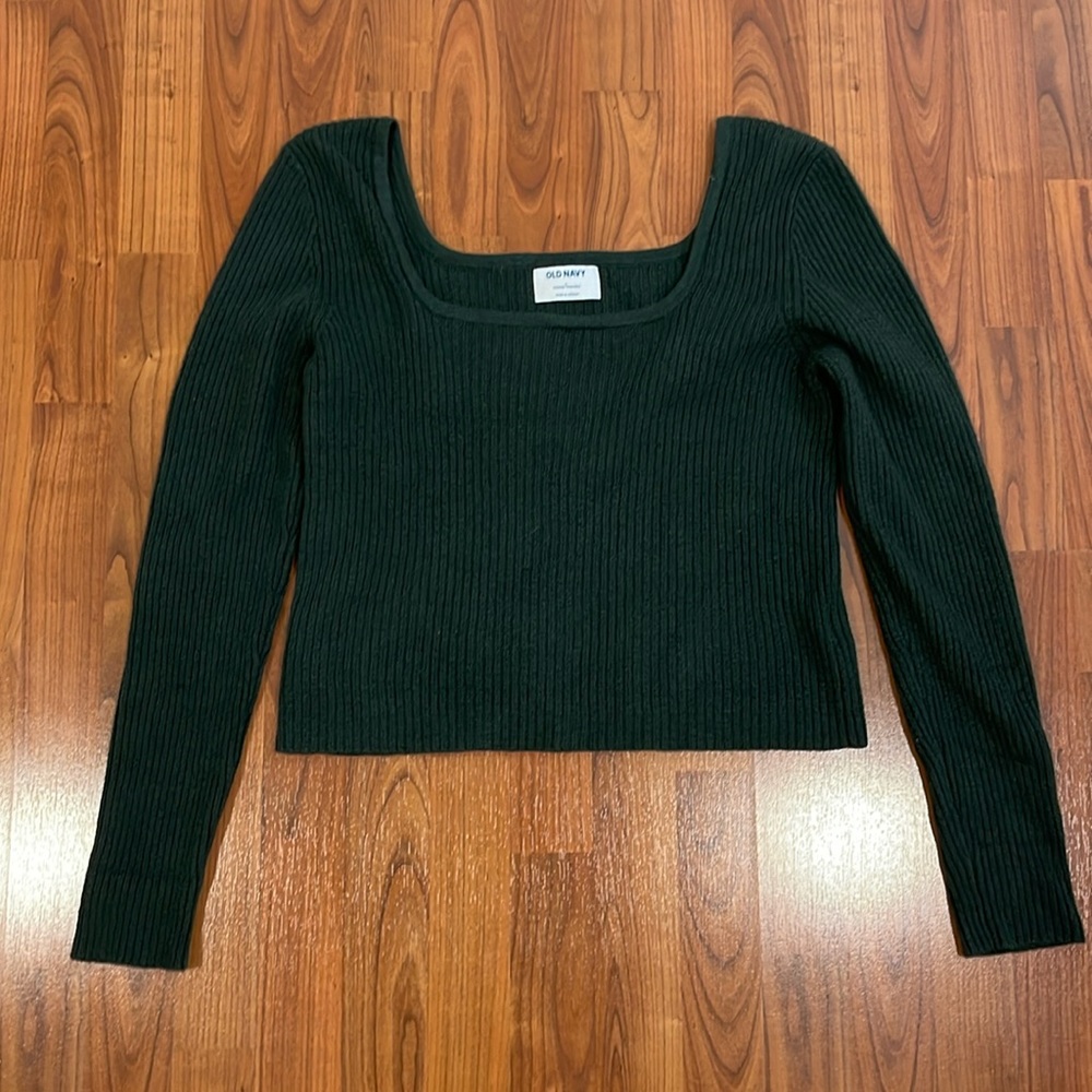 NWOT Cropped Old Navy sweater